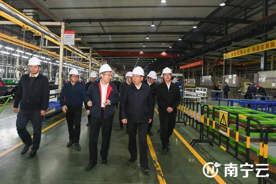 2021年12月20日自治區黨委常委、南寧市委書記徐海榮、代市長廖立勇一行到廣西申龍調研接待工作